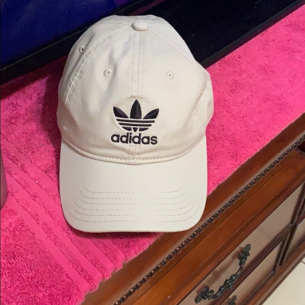 new nude adidas cap took tags off but never used